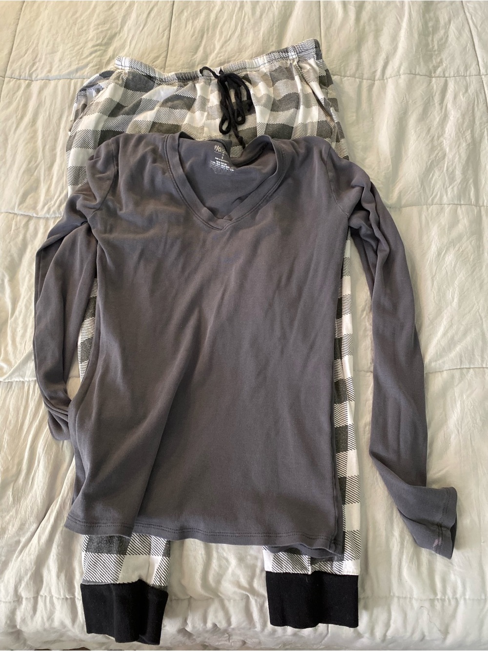 Mossimo Supply Co. Gray Long Sleeve V‑Neck Pajama Set with Plaid Joggers